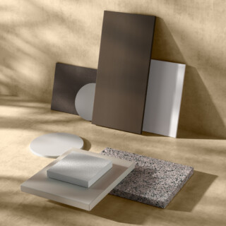 Materiali e finiture: Pietra Acrilica bianca, colorata, effetto pietra / Cemento / Verniciature / Argilla / Palladio
