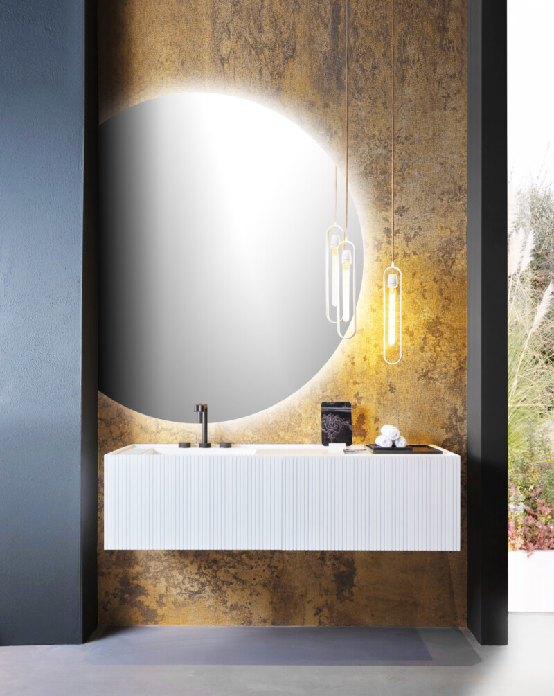 Sintesi C su misura in Pietra Acrilica Bianco / Frontali cassetti cannettati / Lavabo integrato Dieci.19