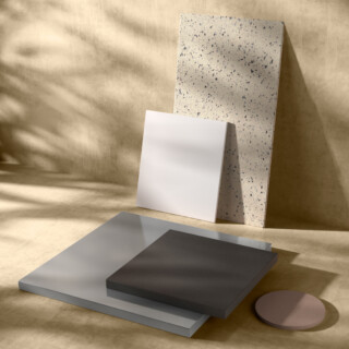 Materiali e finiture: Pietra Acrilica bianca / Verniciature / Argilla / Palladio